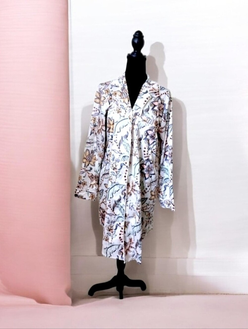 World Market White Patterned Paisley Long Sleeve Button Down PJs L/ XL